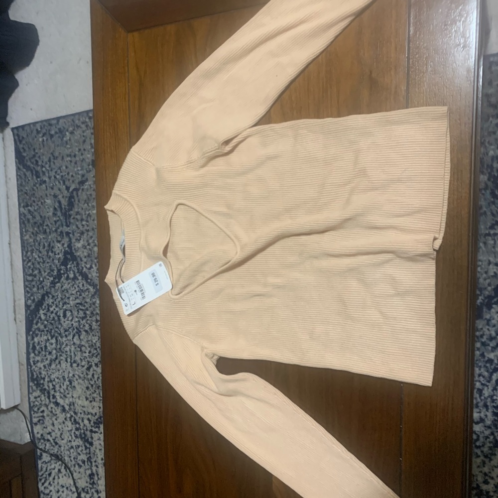 Top - Picture 2 of 2